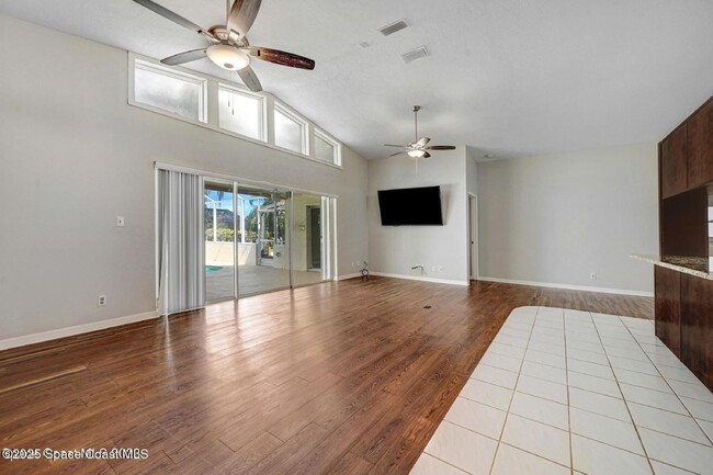 Foto del edificio - 296 Sandy Crane Ct