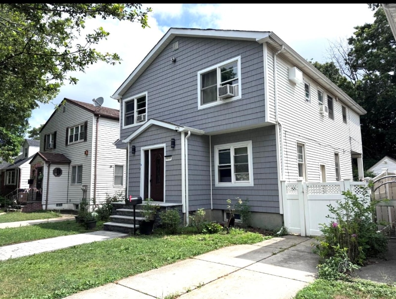 Foto principal - 83-15-83243 243rd St