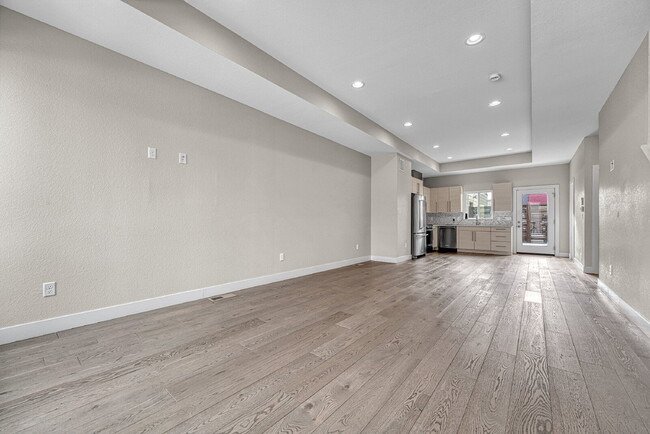 Foto del edificio - $3,145.95- 3 Bed, 3.5 Bath Townhome in Denver with Central AC and In Unit Laundry