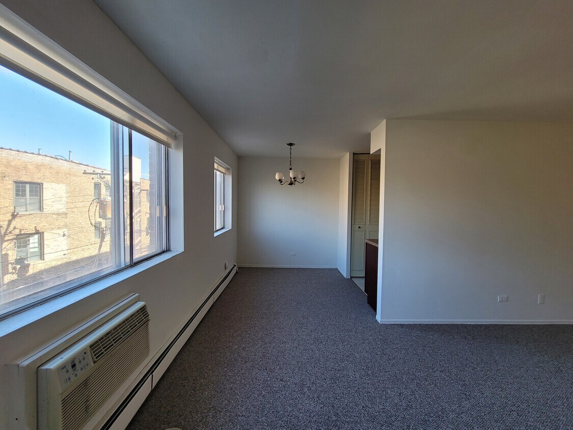 Primary Photo - 6855 N Sheridan Rd
