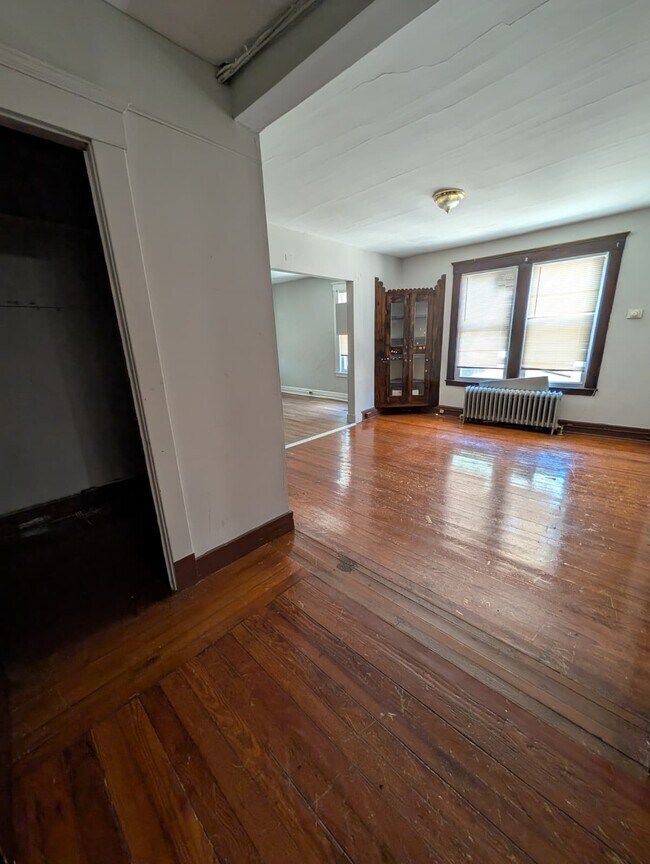 Foto del edificio - 24 Hallock Ave