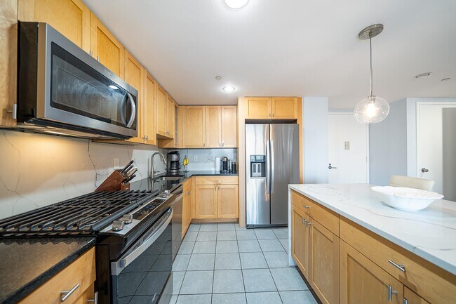 Building Photo - 700 Grove St