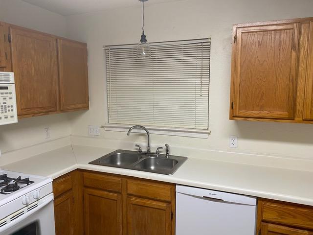 Foto del edificio - 2771 River Run Rd