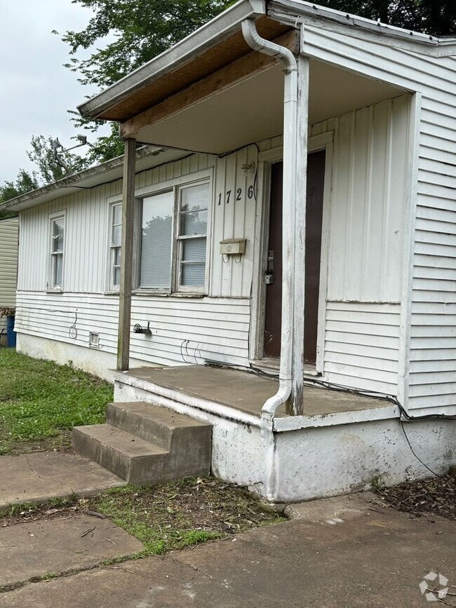Building Photo - 1726 E Young Pl
