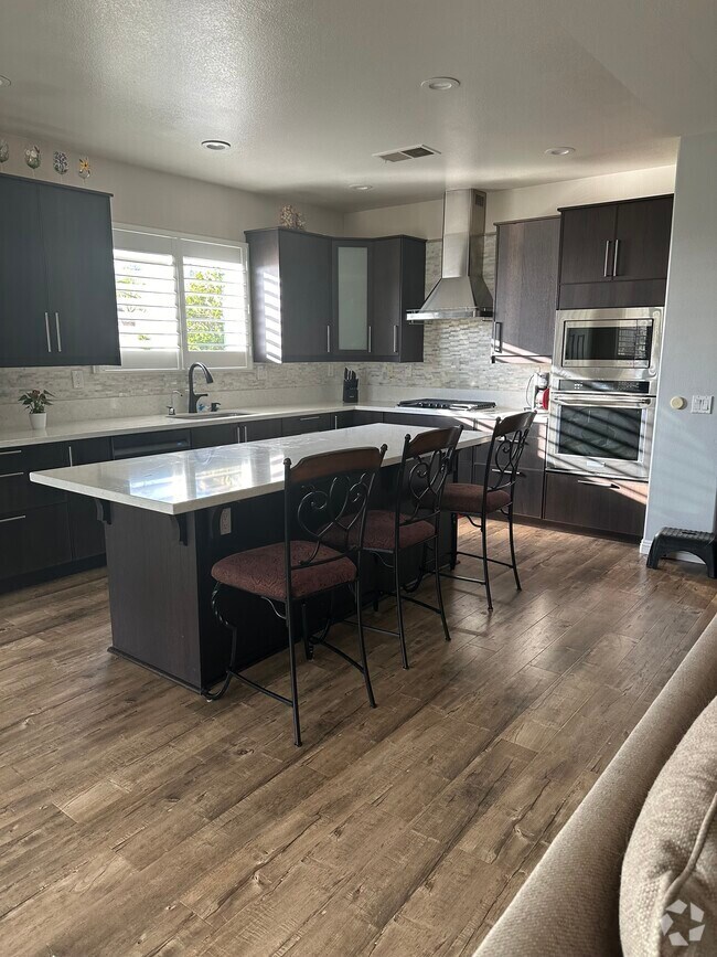 Lake Hills/Victoria Grove Student Apartments for Rent Riverside, CA