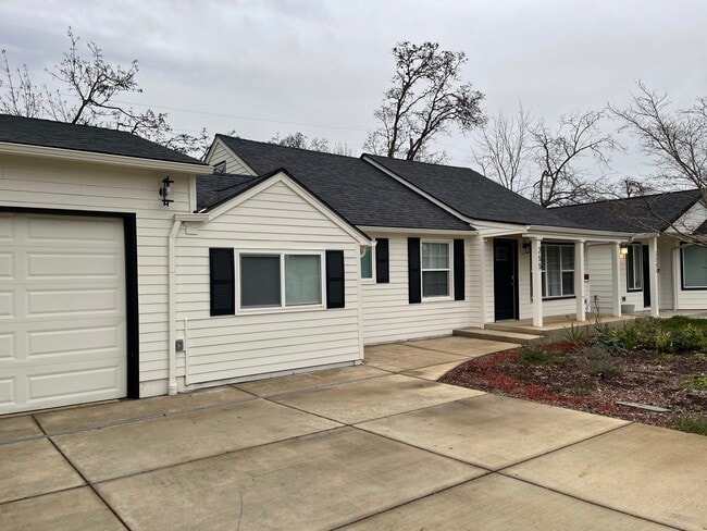 Building Photo - 255 Southview Pl S