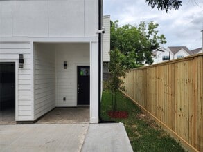 Building Photo - 3405 St Emanuel St