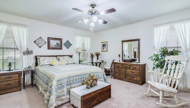 Foto del edificio - 1612 Buttercup Rd