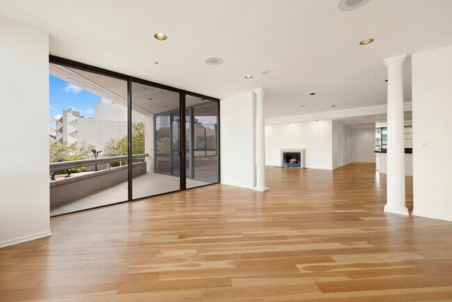 Building Photo - 10430 Wilshire Blvd