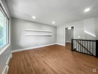 Building Photo - 1117 Dauphine Ln