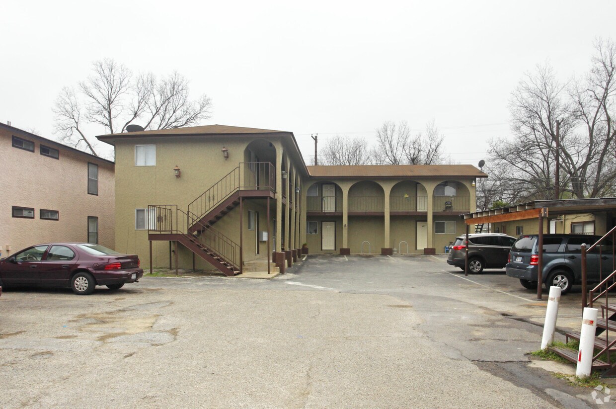 2611 E Cesar Chavez St, Austin, TX 78702 Apartments in Austin, TX