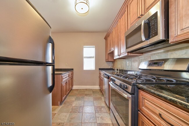 Building Photo - 28 W Main St