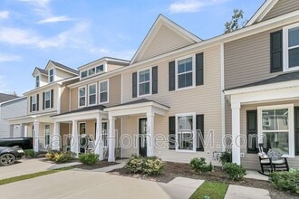 Building Photo - 523 Green Fern Dr