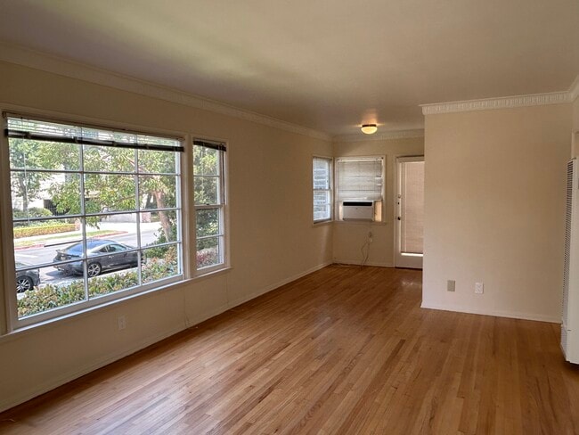 Building Photo - 10630 Holman Ave