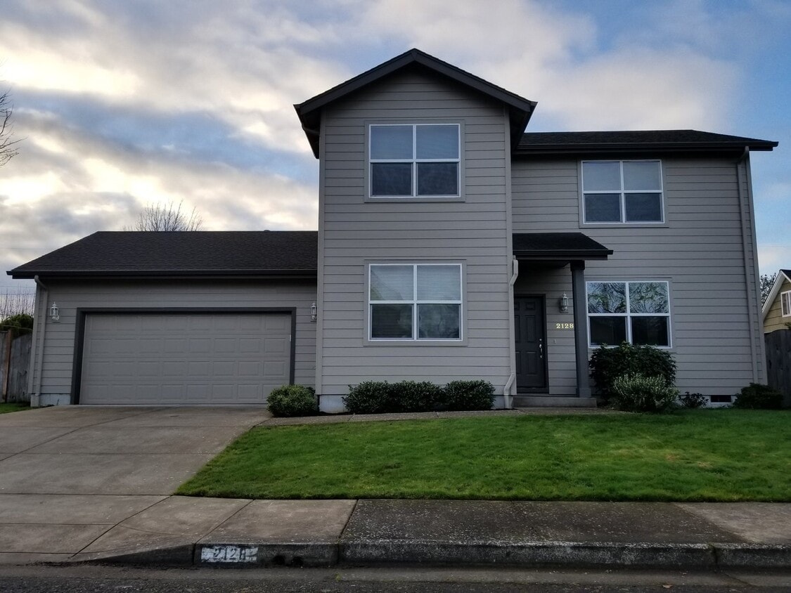 Primary Photo - Make this house your home!