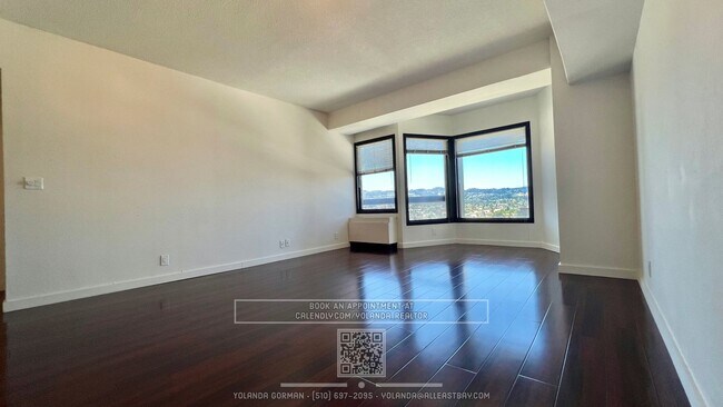 Foto del edificio - Stunning Large 1 Bedroom Exquisite Wood Fl...