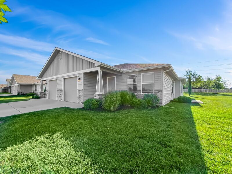 Foto principal - 8214 SW 1st St