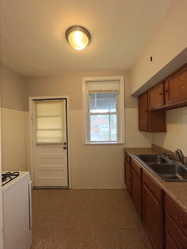 Building Photo - 5243 Bancroft Ave