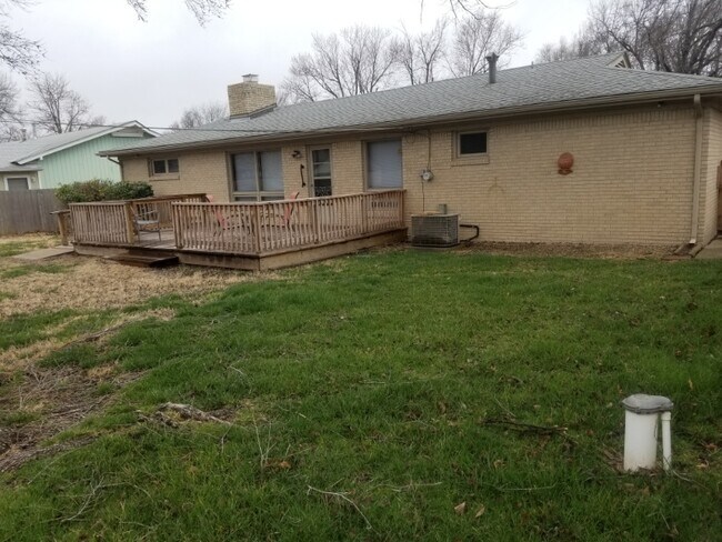 Foto del edificio - 2440 N Riverlawn Dr