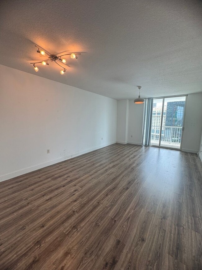 Building Photo - The Vue 1/1 For rent