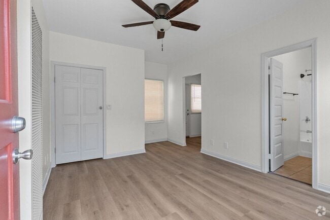 Building Photo - 526 Magnolia Ave