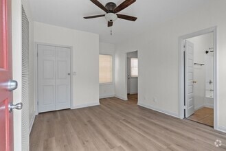 Building Photo - 526 Magnolia Ave