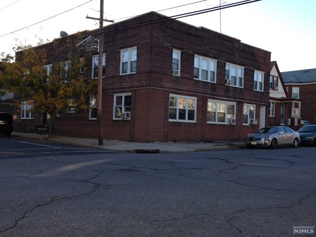 Building Photo - 32-34 Halstead St