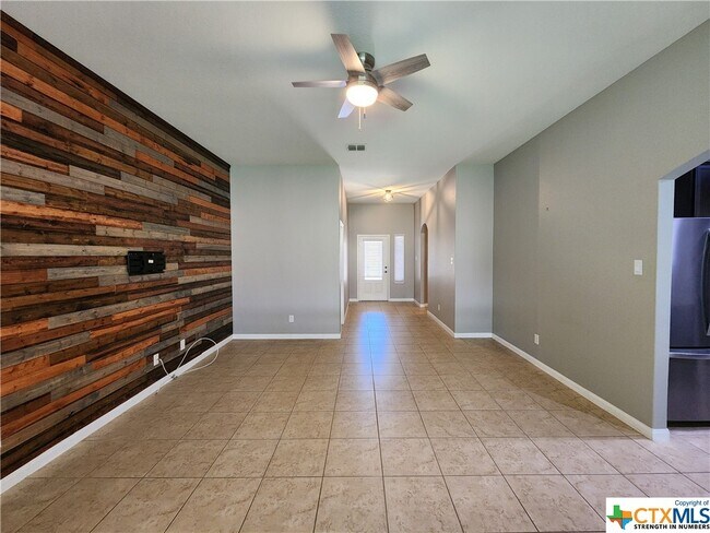 Building Photo - 328 Primrose Way