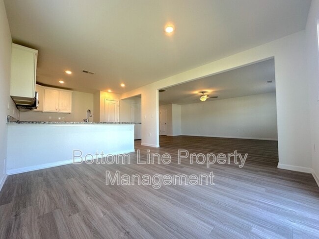 Building Photo - 187 Kenyon Dr