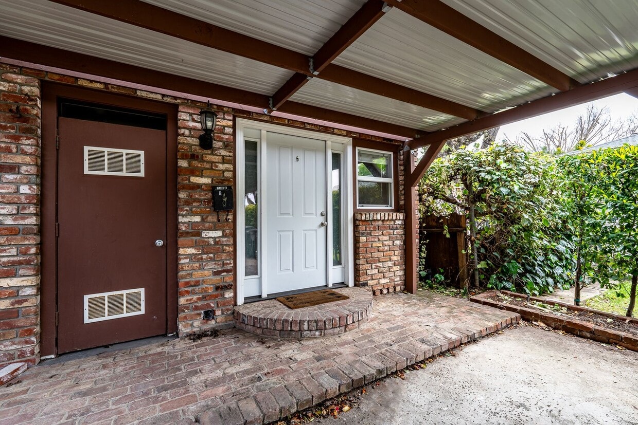 Photo - 17645 Peak Avenue