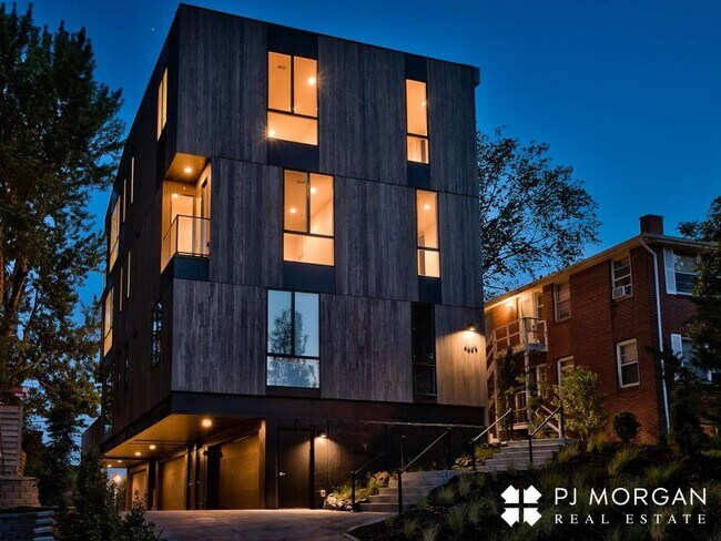 Building Photo - Downtown Luxury Condo