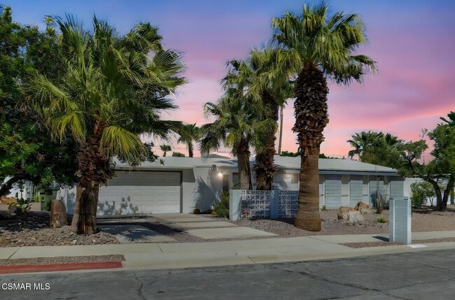 Building Photo - 1102 E Adobe Way