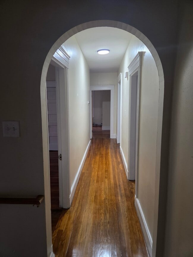 Building Photo - 82 Brent St