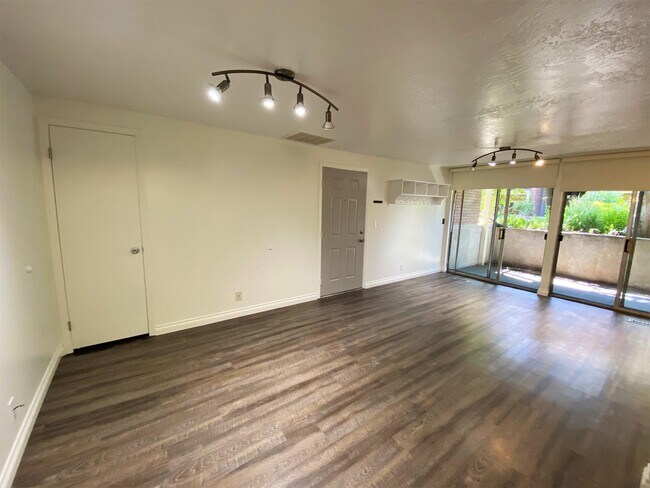Foto del edificio - 8143 Cottonwood Hills Cir