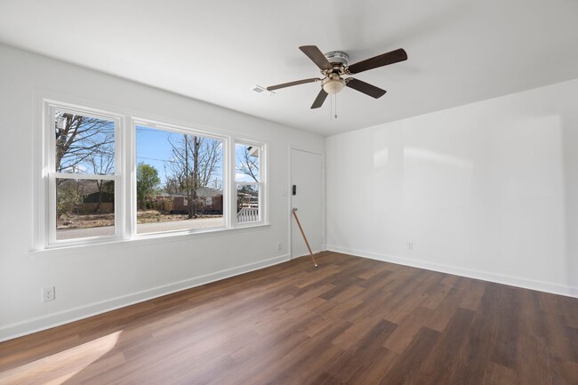 Building Photo - Single family home in Boulder Bluff