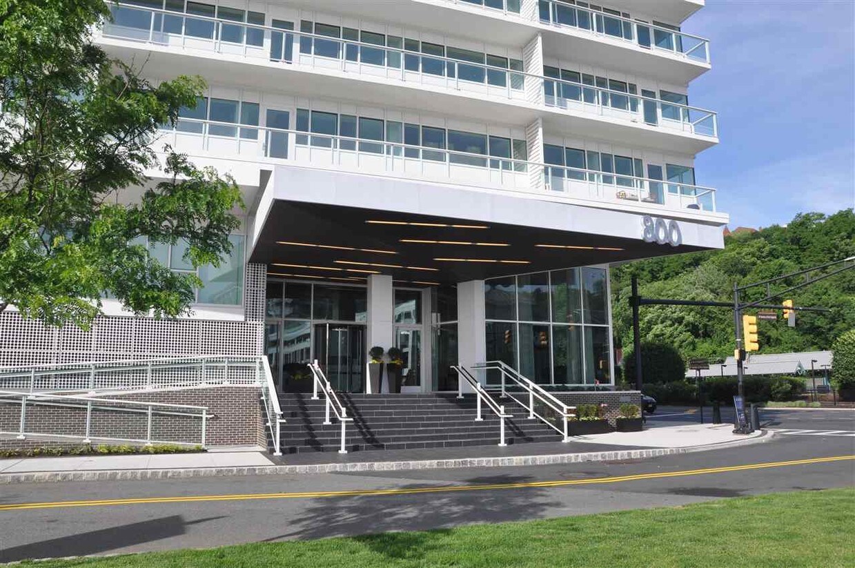 800 Ave at Port Imperial Unit 809, Weehawken, NJ 07086 Condo for Rent