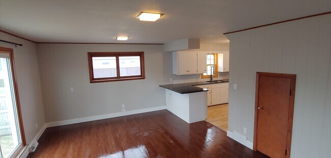 Building Photo - 559 Fairview Ave