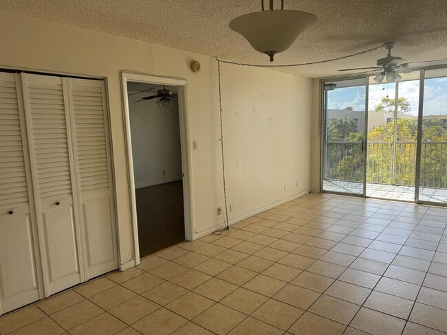 Building Photo - 3141 NW 47th Ter