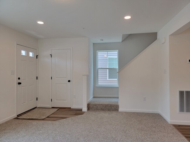Building Photo - 8 Kuechler Ct