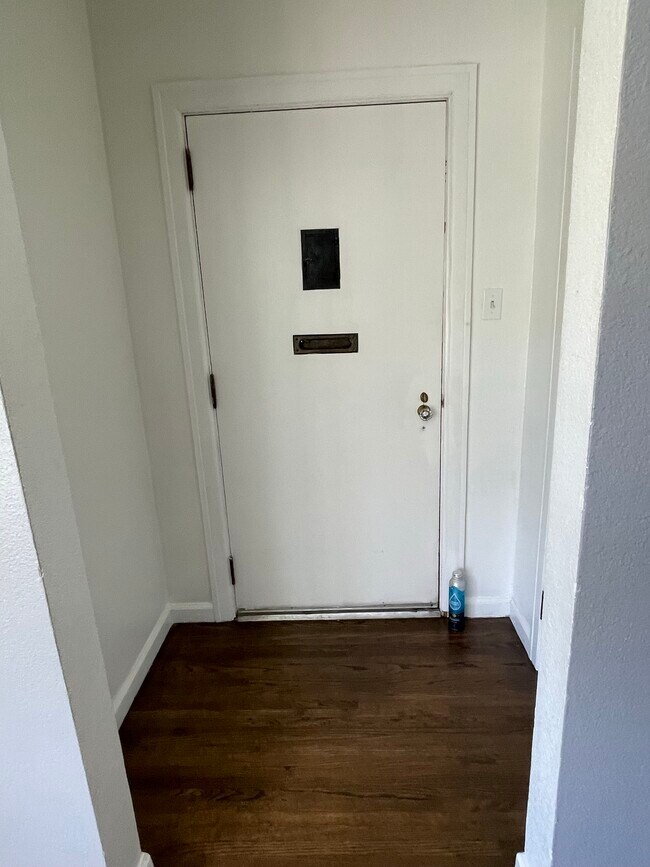Entryway - 701 6th St N