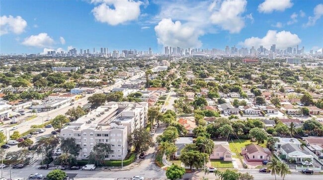 Foto del edificio - 521 NW 33rd Ave