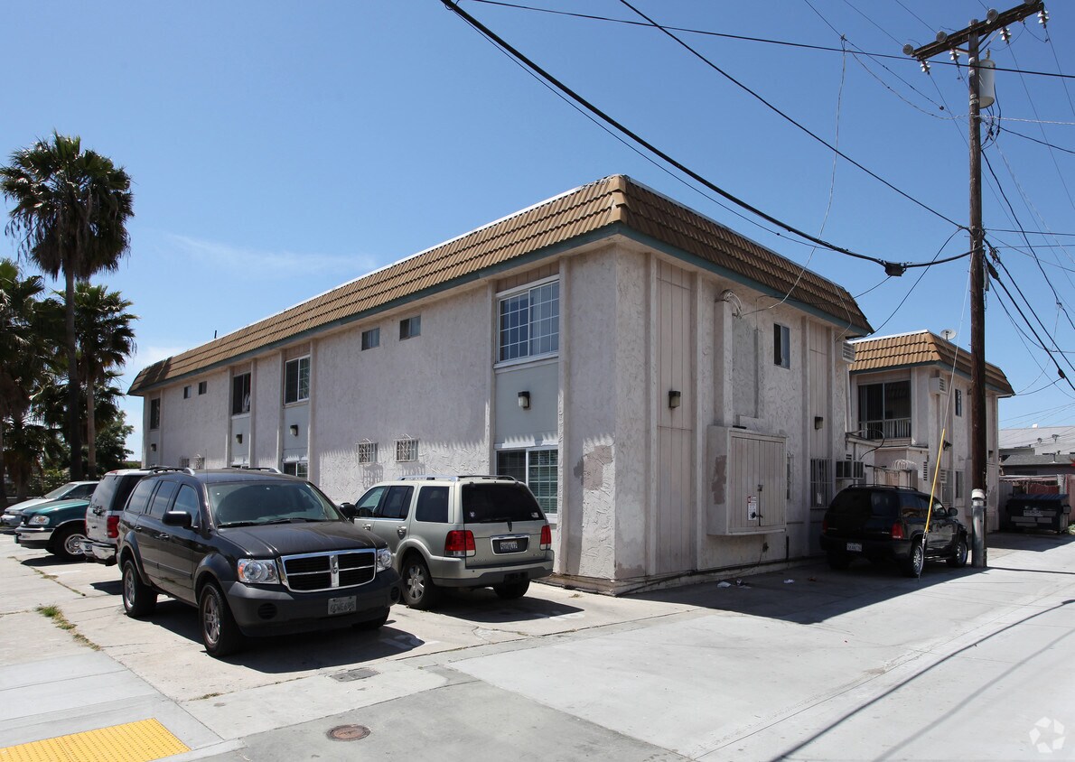 Primary Photo - 4211 Central Ave