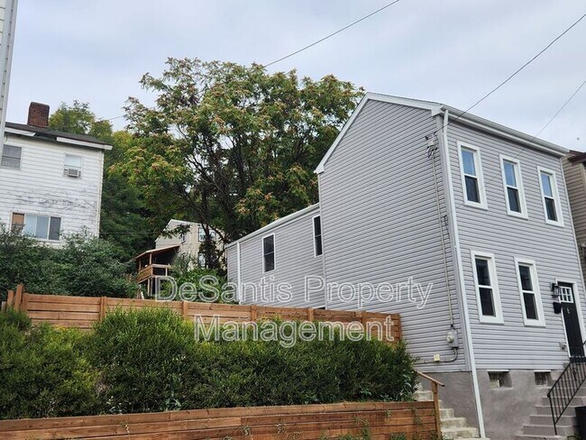 Foto del edificio - 2100 Straubs Ln