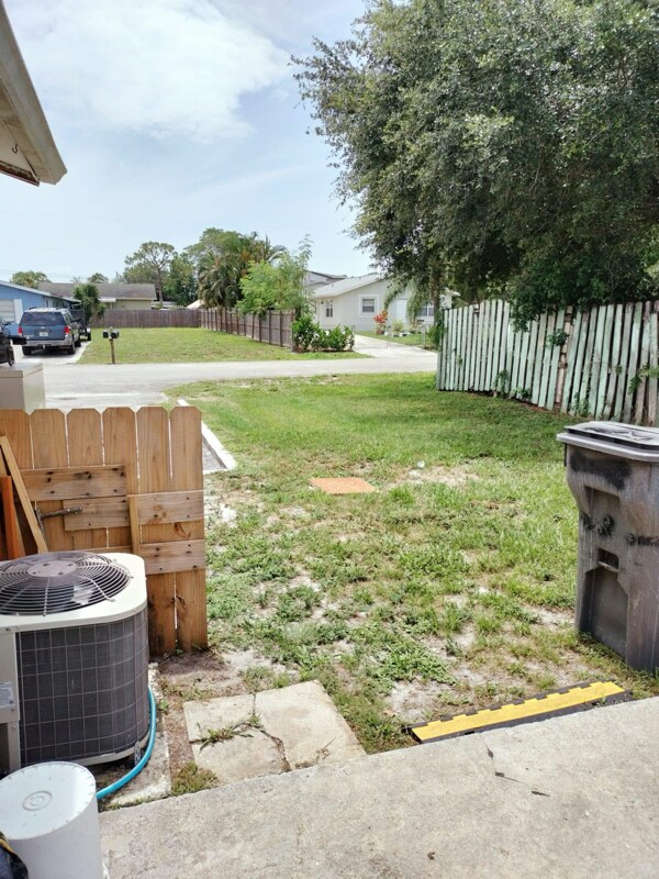 Building Photo - 1536 Barbarie Ln