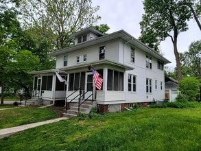 Building Photo - 609 S Prairie St
