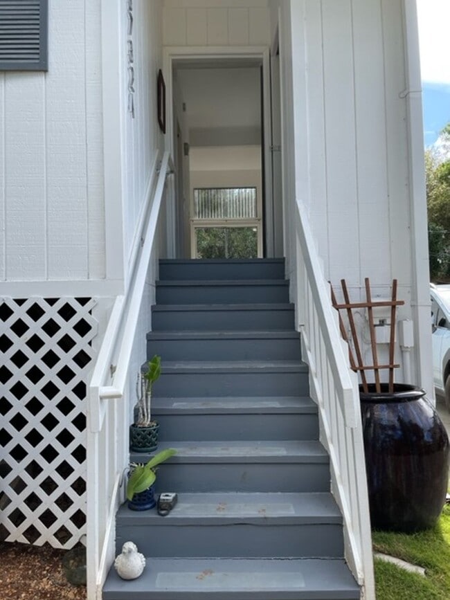 Building Photo - Single Level, Patio, Private W&D, Window A...