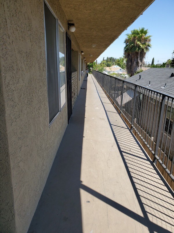 Foto del edificio - 1327 W. Civic Center