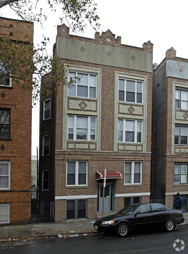 Foto del edificio - 117 Baldwin Ave