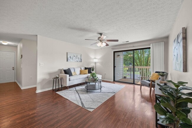 Building Photo - 6823 Meadow Creek Dr