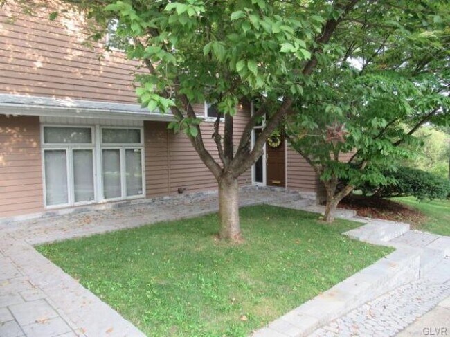 Building Photo - 3023 Parkway Blvd